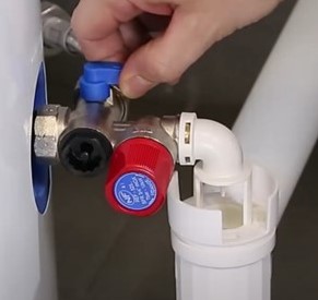 chauffe-eau-couper-arrivee-eau-froide.jpg