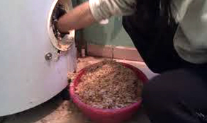 visuel enlever calcaire a la main