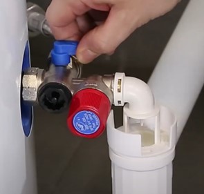 couper-arrivee-eau-vidanger-chauffe-eau-electrique.jpg