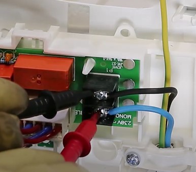 couper-alimentation-vidanger-chauffe-eau.jpg